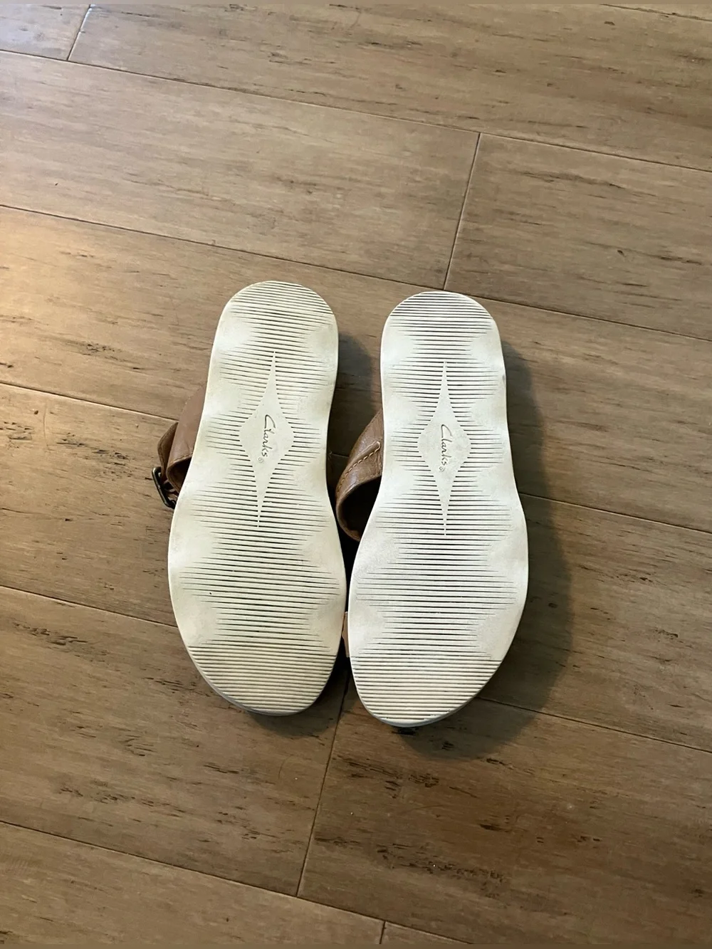 Clarks Collection women beige two strap thong side buckle women’s sandals 9.5